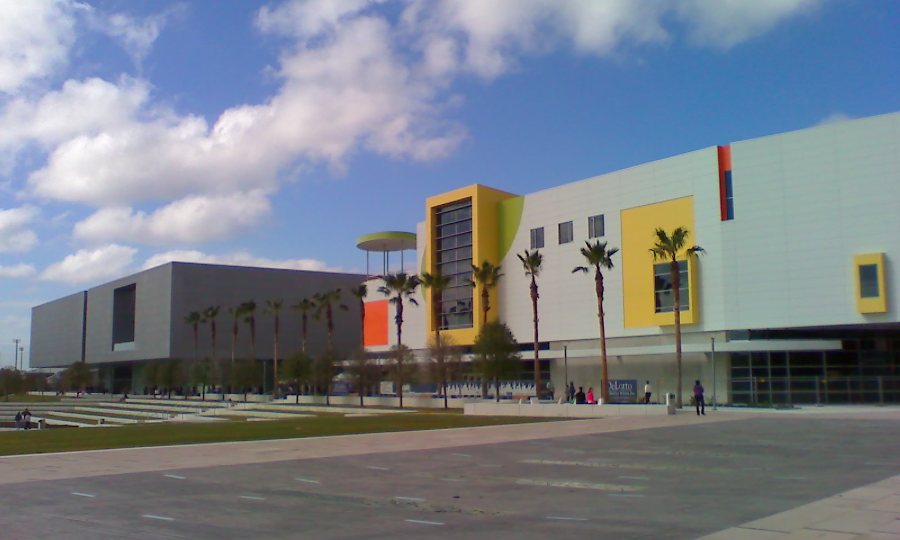 The Tampa Museum of Art building on Curtis Hixon Waterfront Park