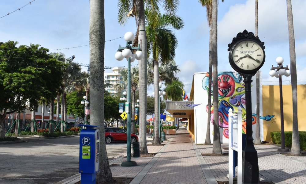 Storefronts and street trees along Hollywood Boulevard in downtown Hollywood, Florida