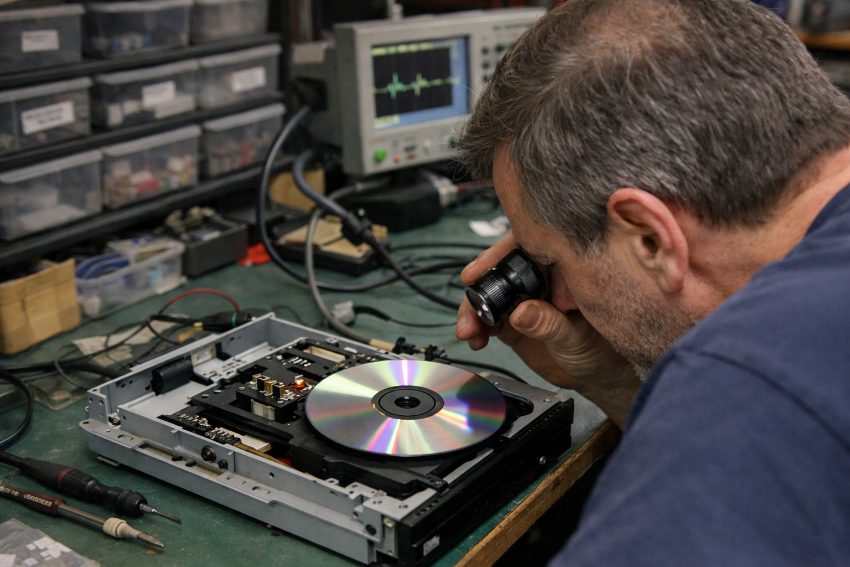 CD player infrared laser optical assembly unable to resolve DVD data pit spacing