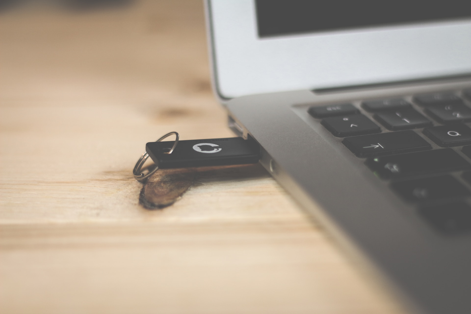 thumb drive cons and pros
